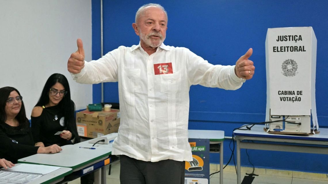 Lula denunció trabas en el transporte público y se extendió el horario de votación hasta las 19