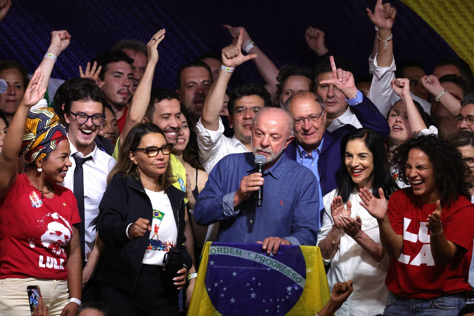 Lula logra una remontada histórica en Brasil y da la victoria a la izquierda frente al avance ultra de los Bolsonaro