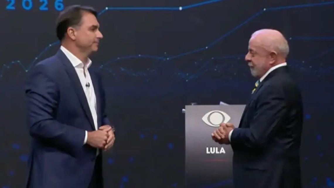 Lula y Flávio Bolsonaro se enfrentan en el último debate antes del balotaje en Brasil