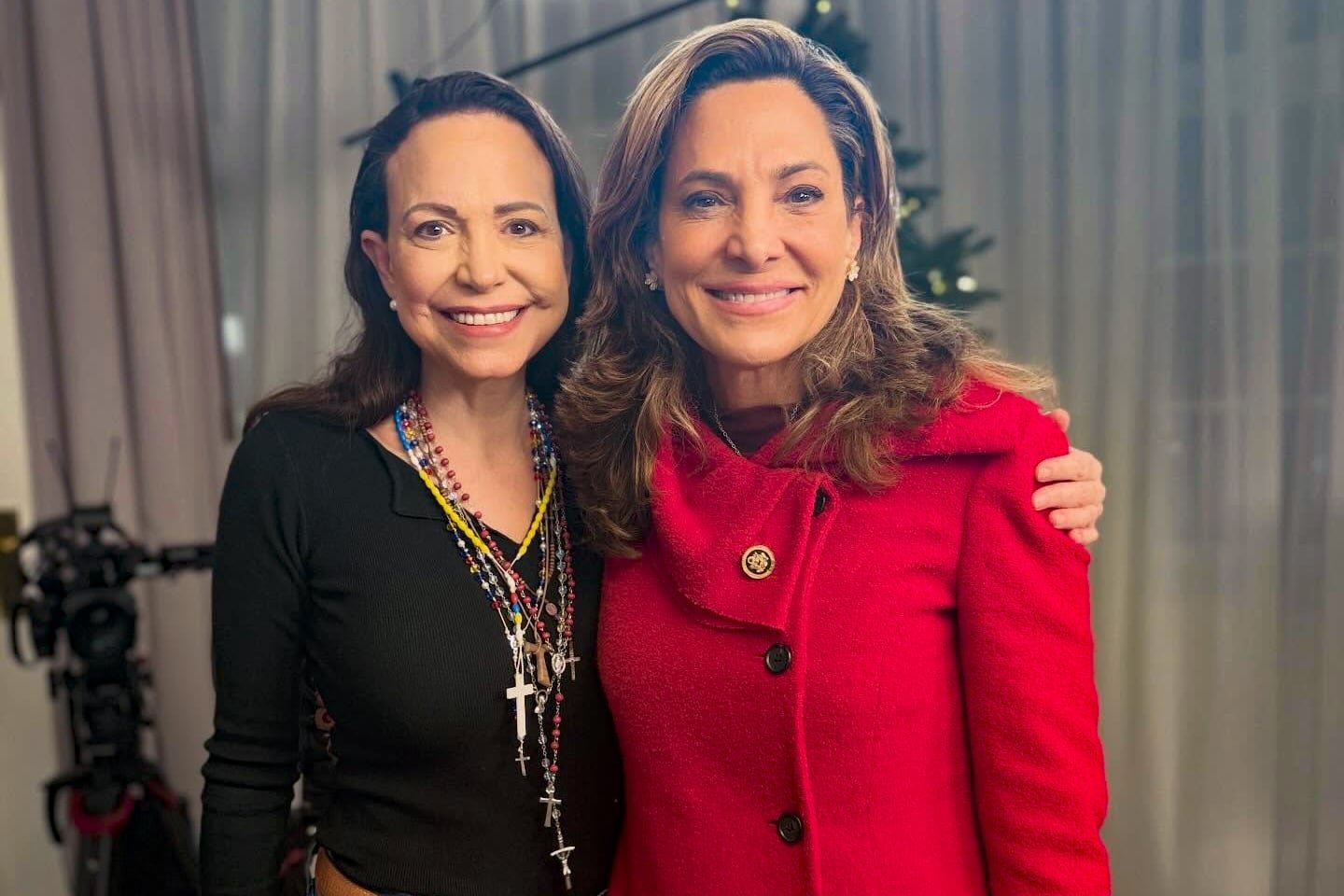 María Corina Machado entra en las ‘midterms’ de Estados Unidos con su apoyo a la republicana María Elvira Salazar, enemistada con Trump