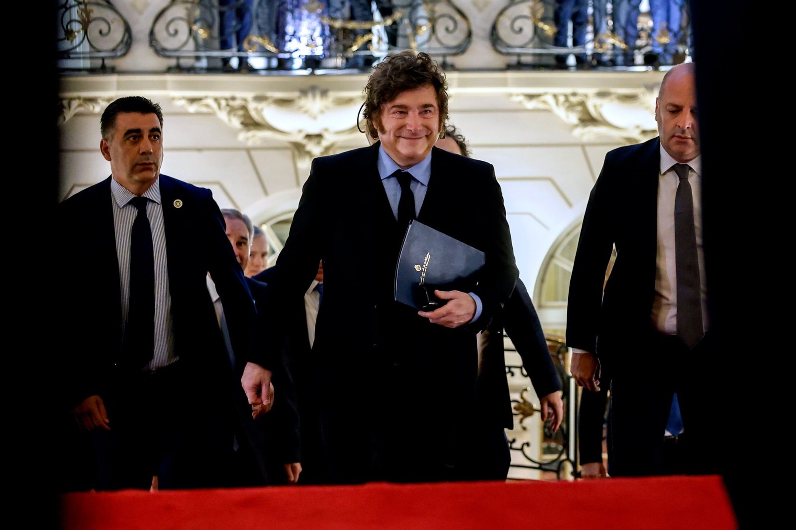 Milei vuelve a España después de sacudir la campaña con sus insultos a Pedro Sánchez