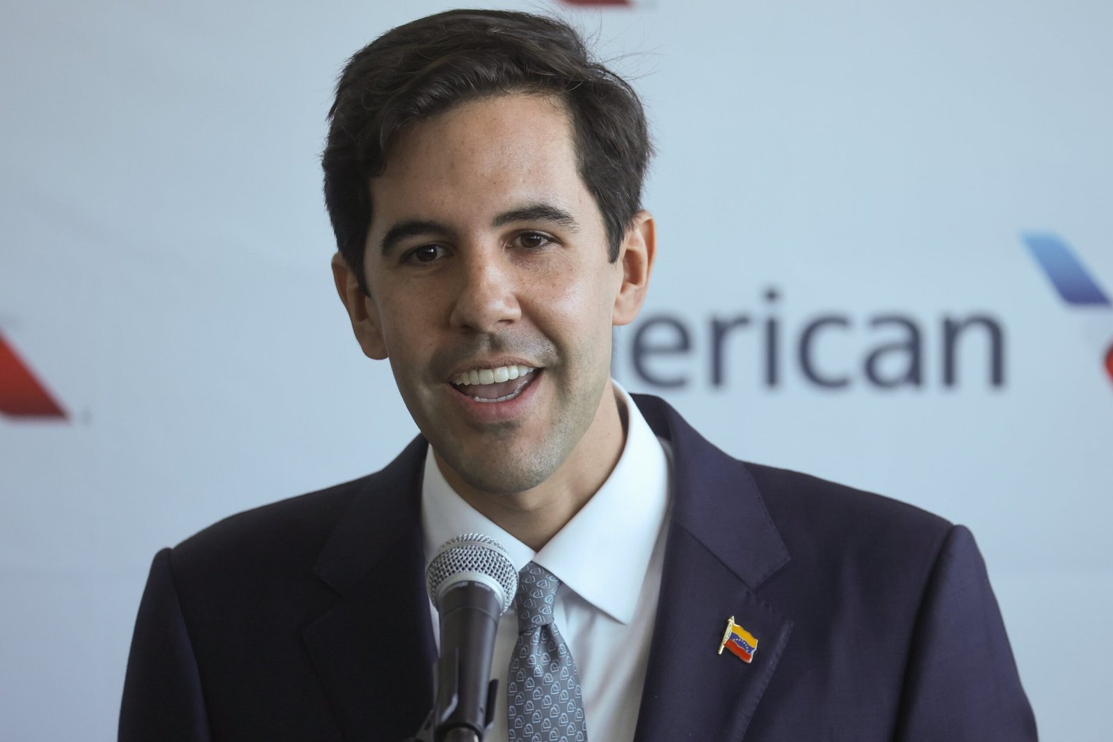 Oliver Blanco, un politólogo surgido de la oposición para dirigir la diplomacia venezolana