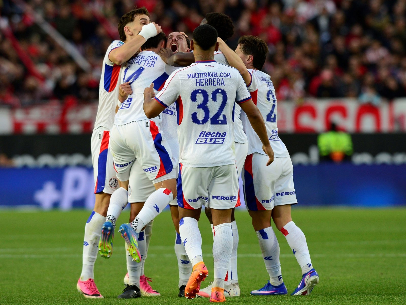 San Lorenzo le ganó a Estudiantes con un golazo del pibe Gulli en el último suspiro y sueña con los playoffs