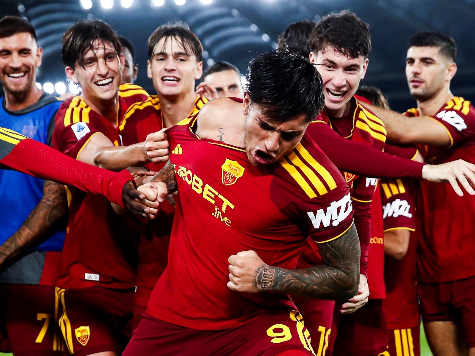 Santiago Castro se vistió de Maradona y su primer gol para Roma fue una obra de arte para ganarle al Genoa
