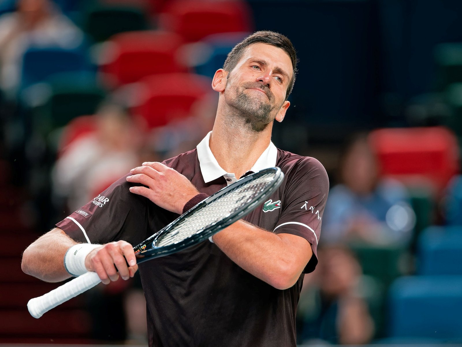 Sinner sigue como número uno, Djokovic vuelve a salir del top ten y diez argentinos resisten entre los cien mejores