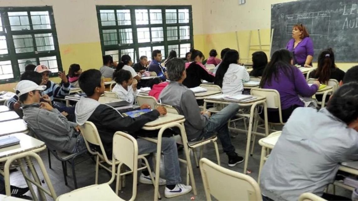 Solo 19 de cada 100 estudiantes alcanzan los conocimientos básicos: “Argentina tiene que empezar a preocuparse por los aprendizajes”