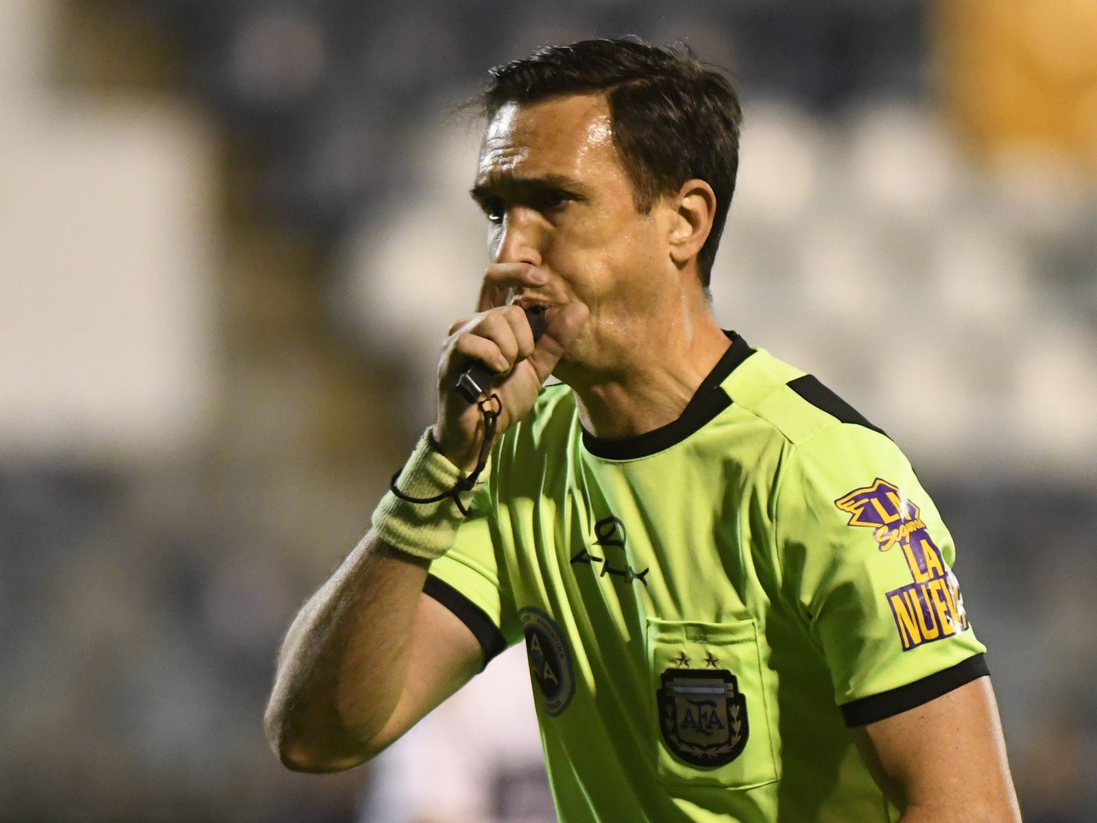 Tras el gol anulado en Junín, Pablo Dóvalo, el árbitro más cercano a Chiqui Tapia, dirigirá a River en Córdoba: sus polémicos antecedentes