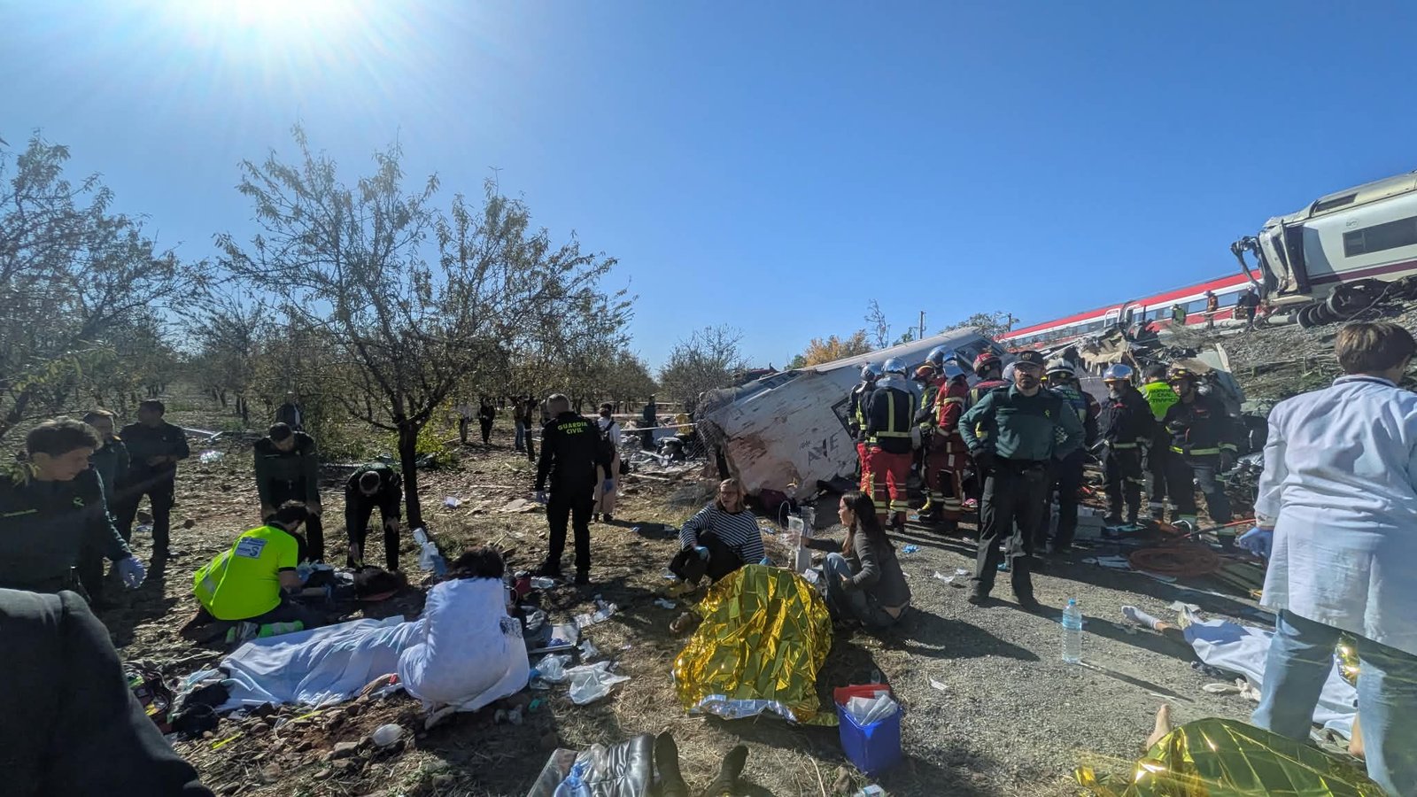 Última hora del accidente de trenes en Toledo, en directo | Al menos 30 muertos en el choque de trenes en Urda
