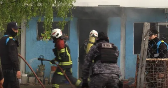 Un incendio arrasó una vivienda en Rawson: un perro murió y la casa corre riesgo de derrumbe