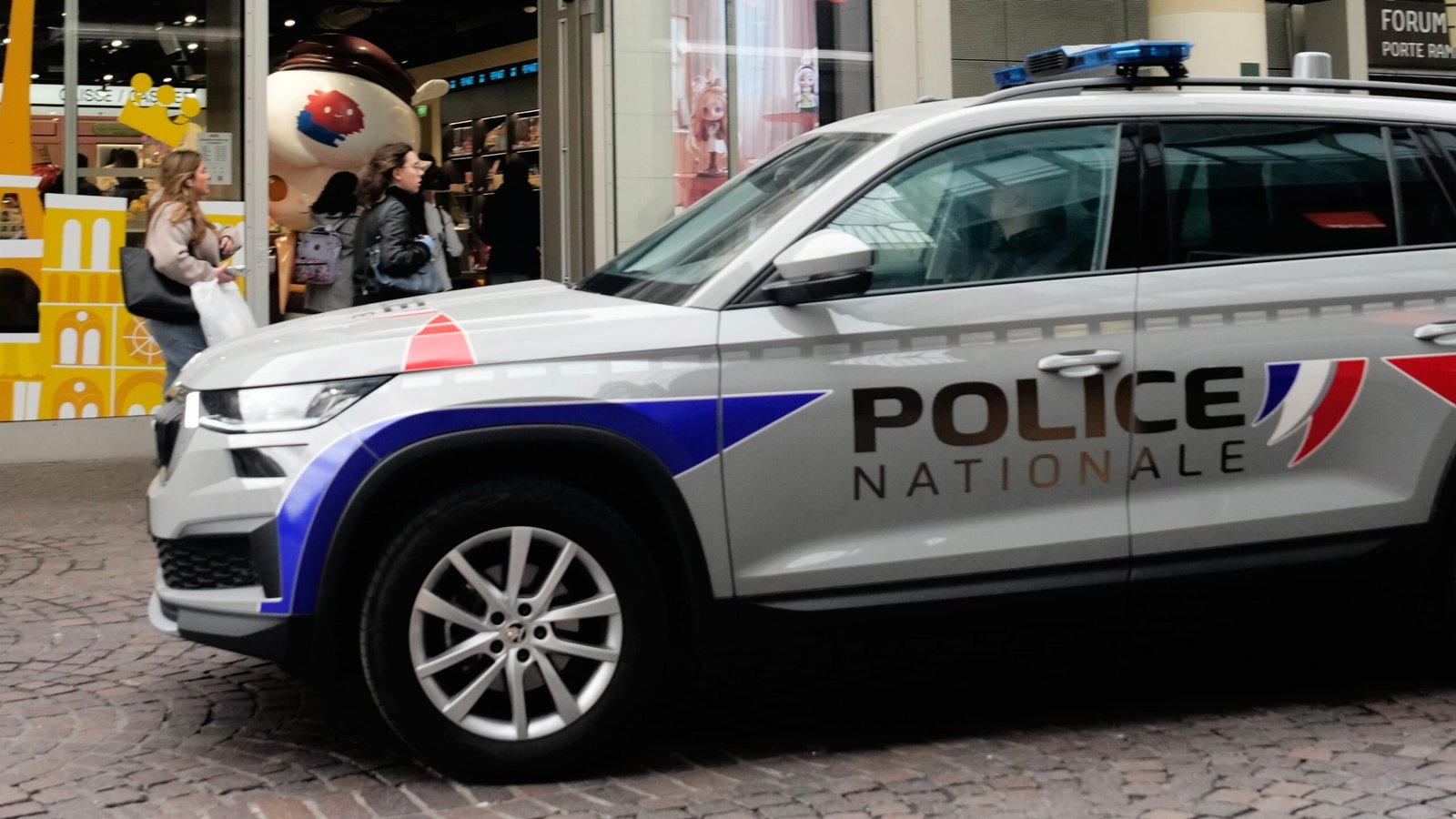 Un muerto y varios heridos en tiroteos en una localidad de las afueras de París