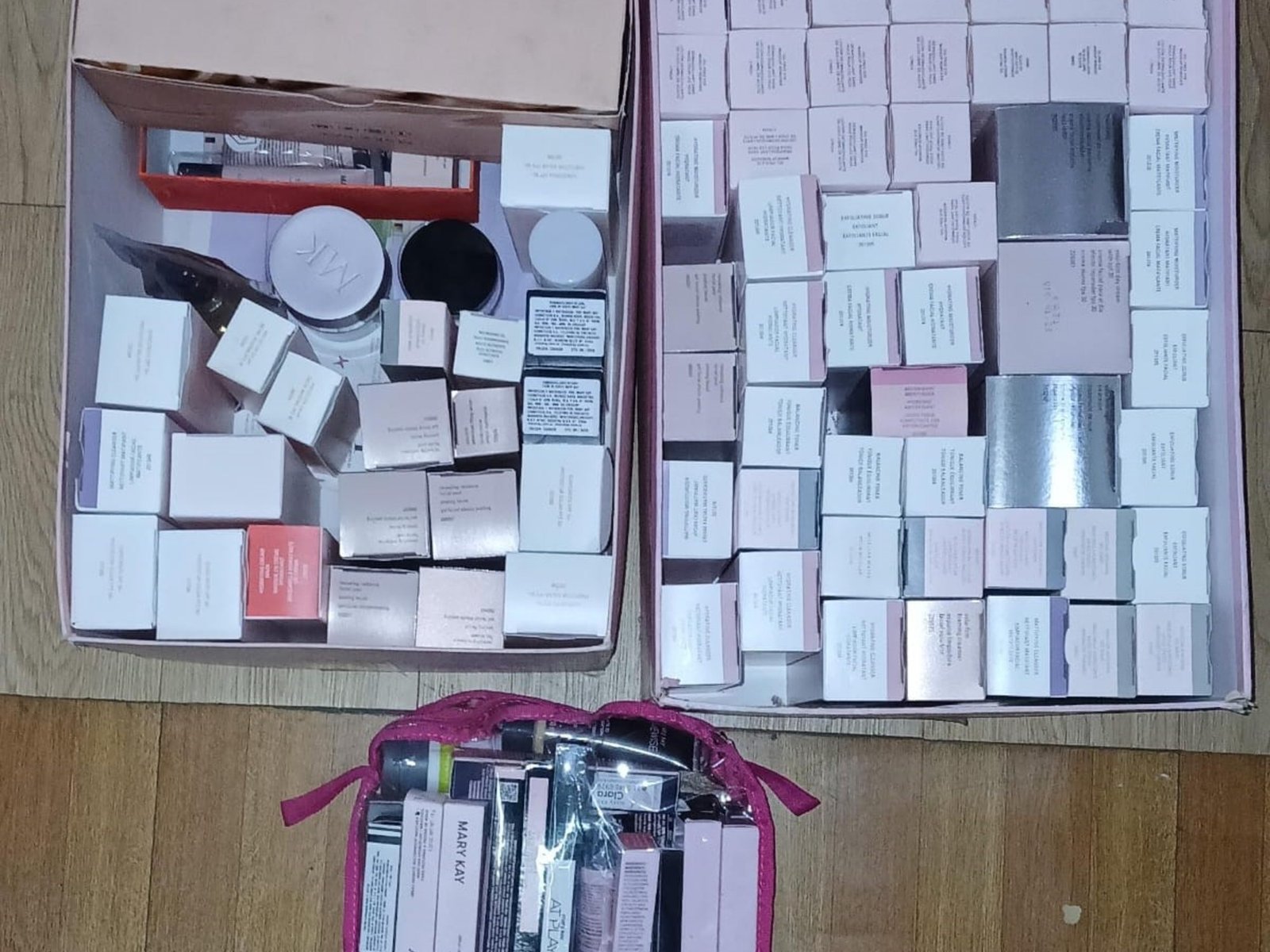 Usó la tarjeta de crédito de una mujer muerta para comprar cientos de productos de belleza