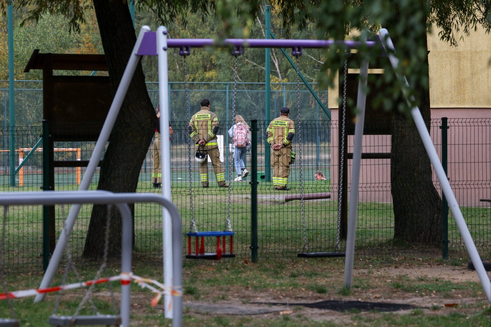 Viernes de caos y miedo en las escuelas en Polonia: la policía detiene a varios adolescentes ante nuevas amenazas de ataques