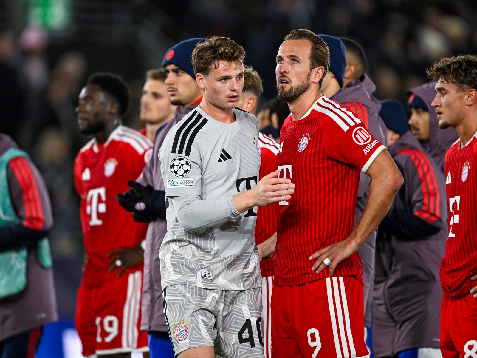 doblete de Kane, empate en Noruega y una roja insólita para Michael Olise