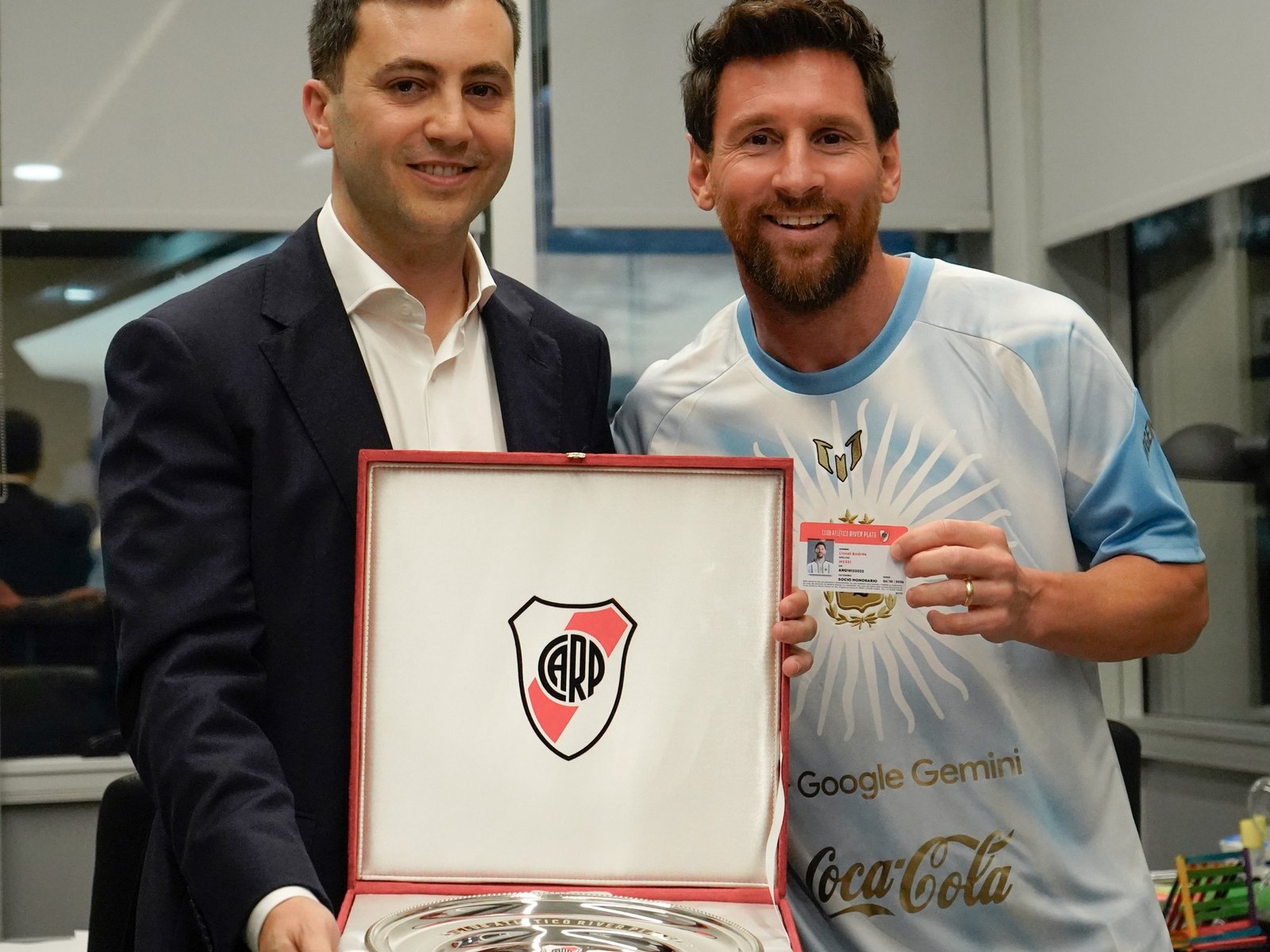 el detrás de escena del histórico encuentro y la dedicatoria en una camiseta firmada