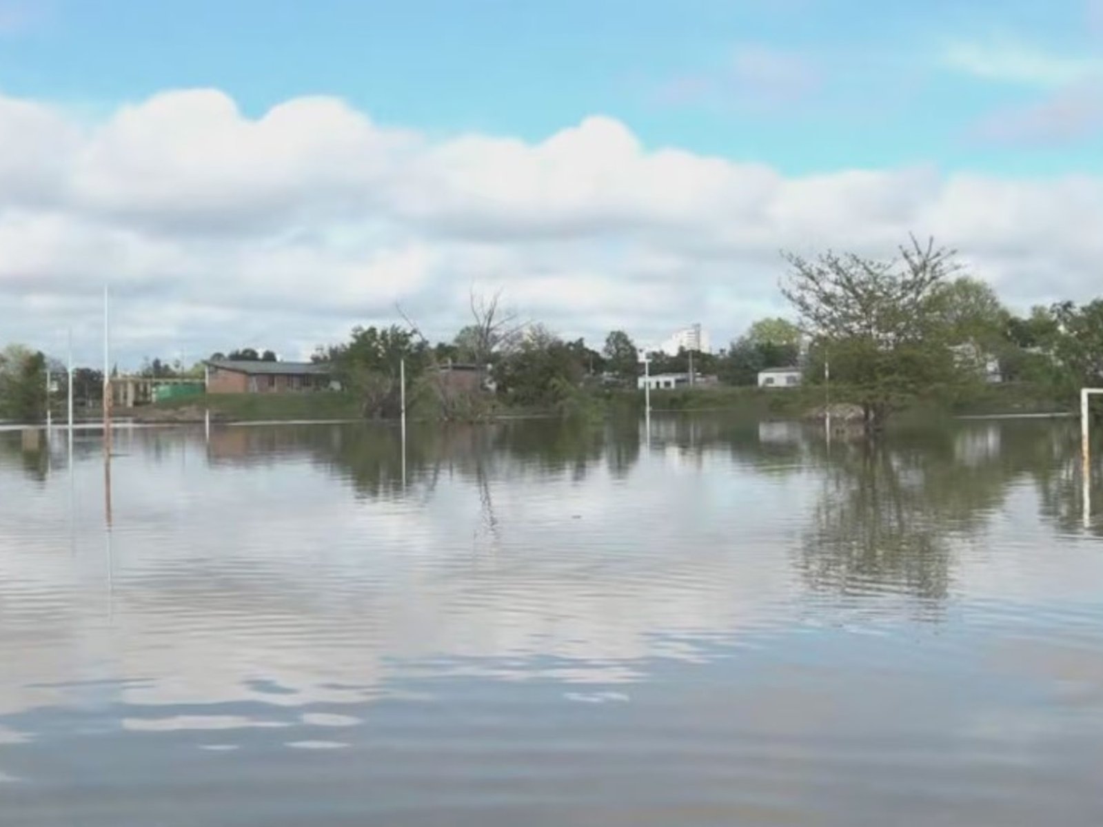 fuertes crecidas de los ríos Paraná y Uruguay causan inundaciones en Entre Ríos y Corrientes
