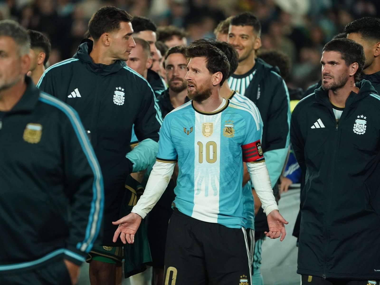 improvisación y un adiós desprolijo lejos de la altura del mejor de la historia