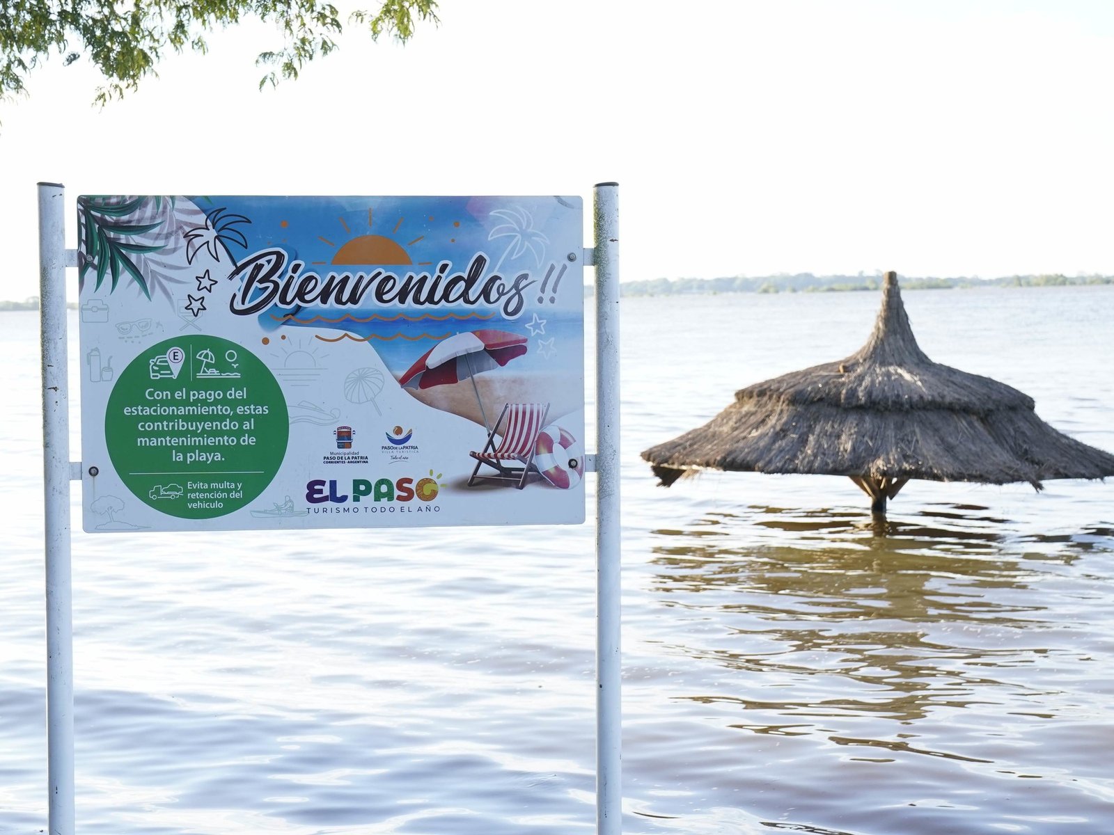 la crecida del Paraná devastó las playas y la economía de una villa turística muy popular