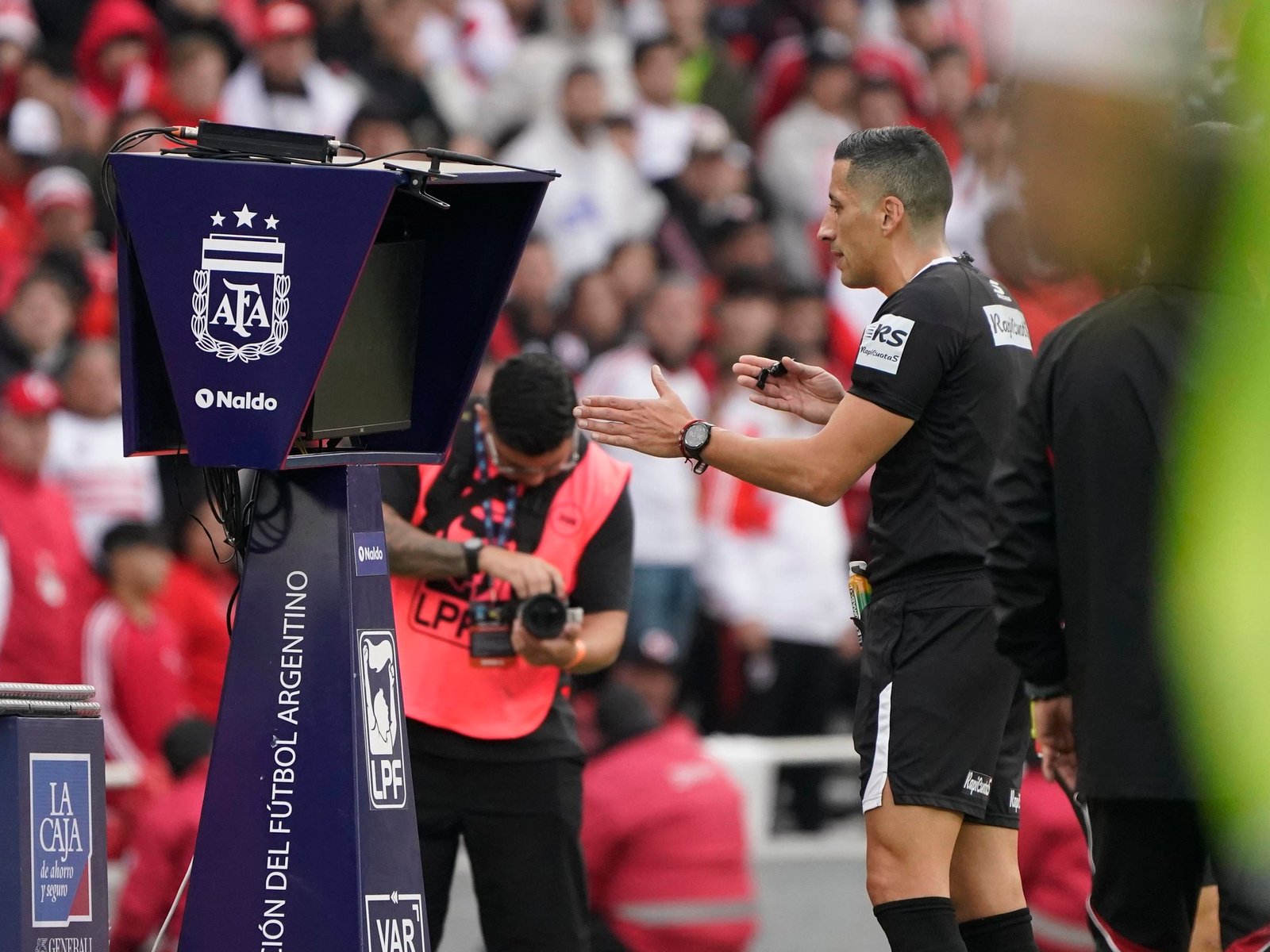 las intervenciones del VAR que hacen ruido en el Millonario antes del Superclásico contra Boca