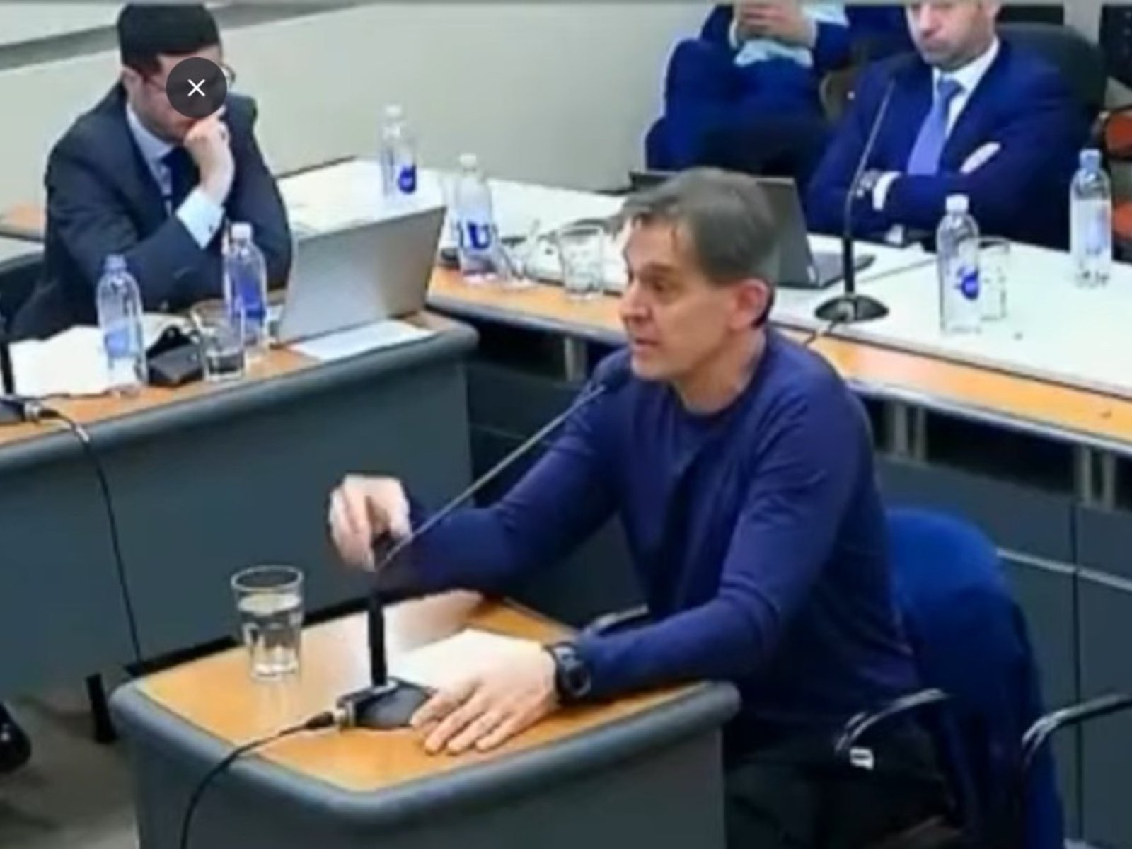 lo desvinculan de tres casos de lesiones graves pero sigue con otros dos