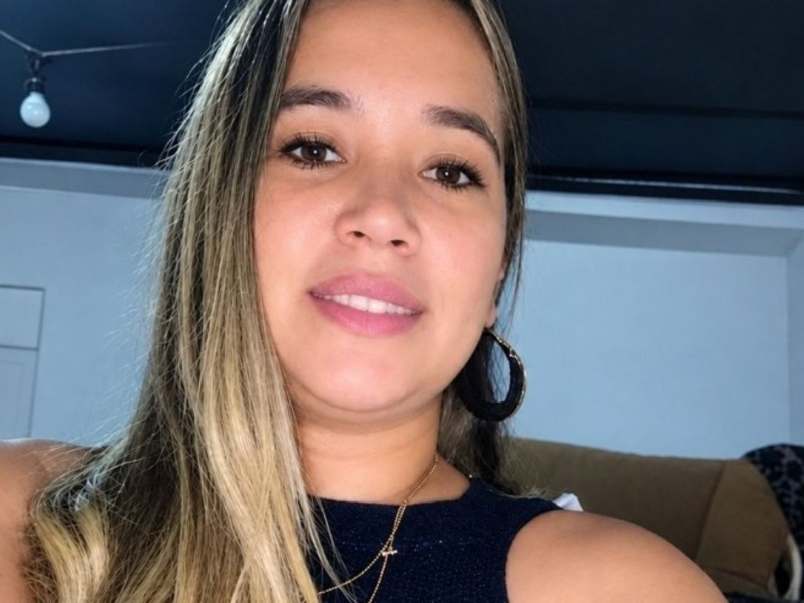 lo encontraron escondido debajo de una cama