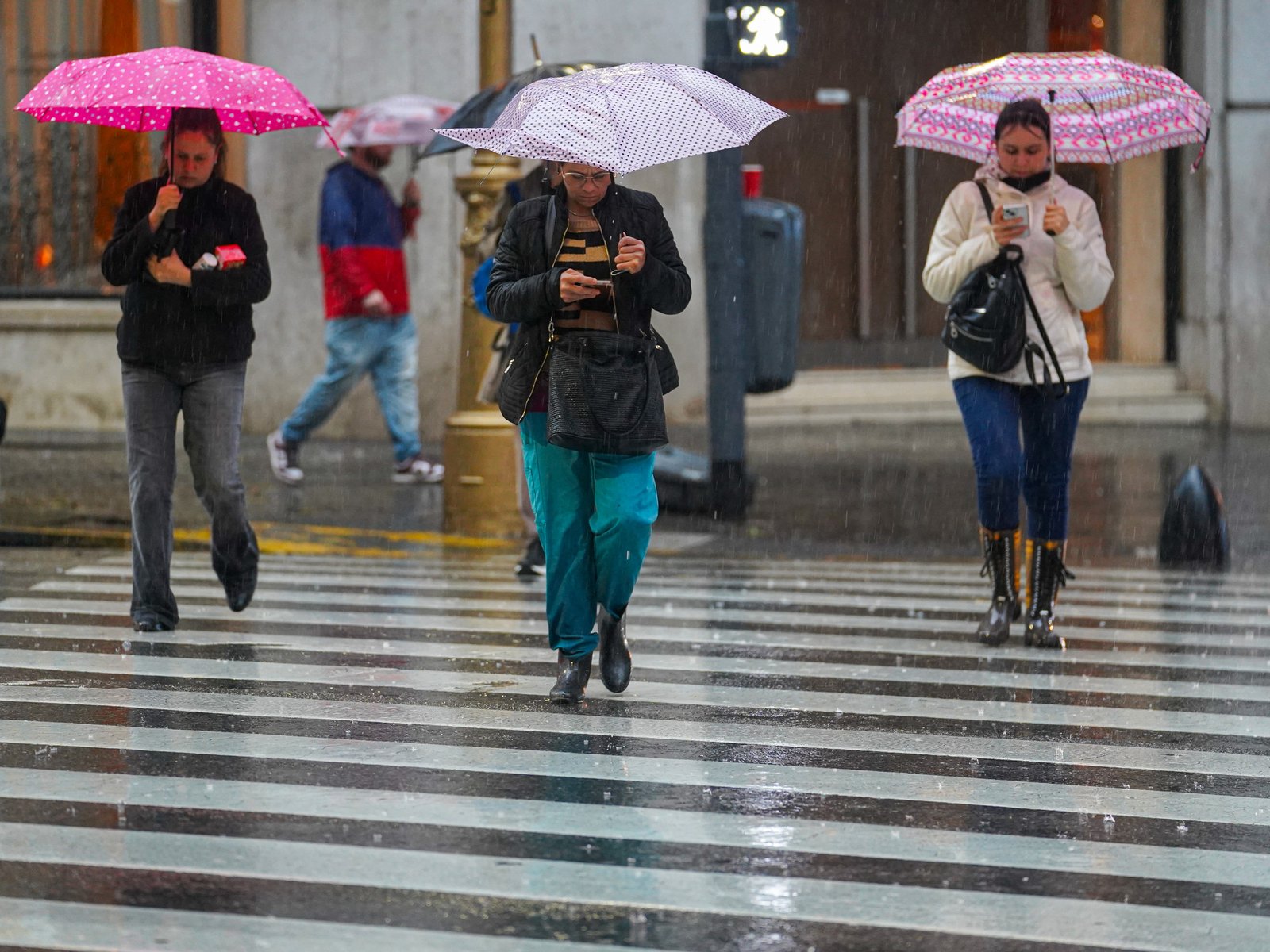 octubre se despide con frío, lluvias y una amenaza en el Delta bonaerense