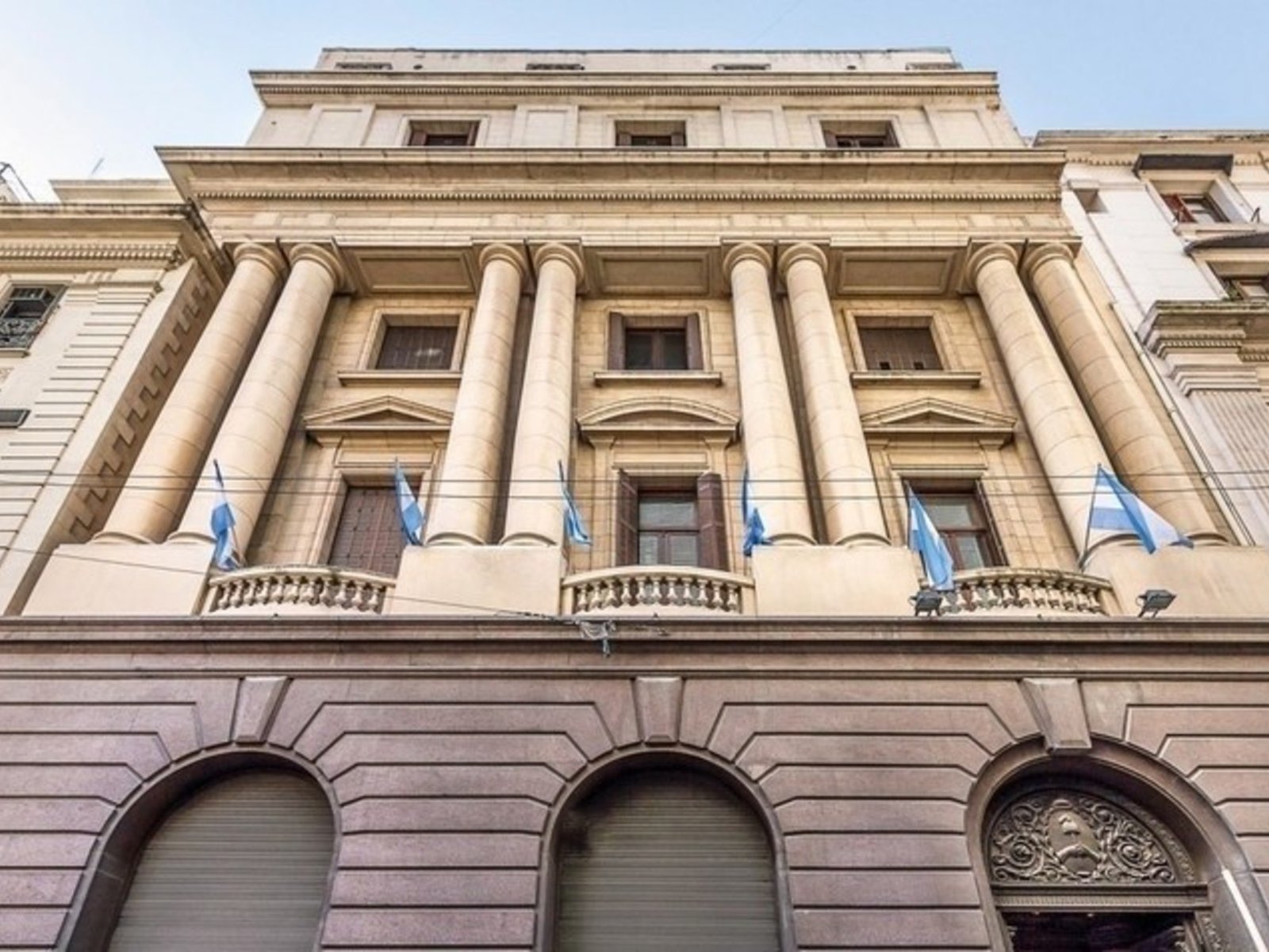 renunció la directora del Palais de Glace