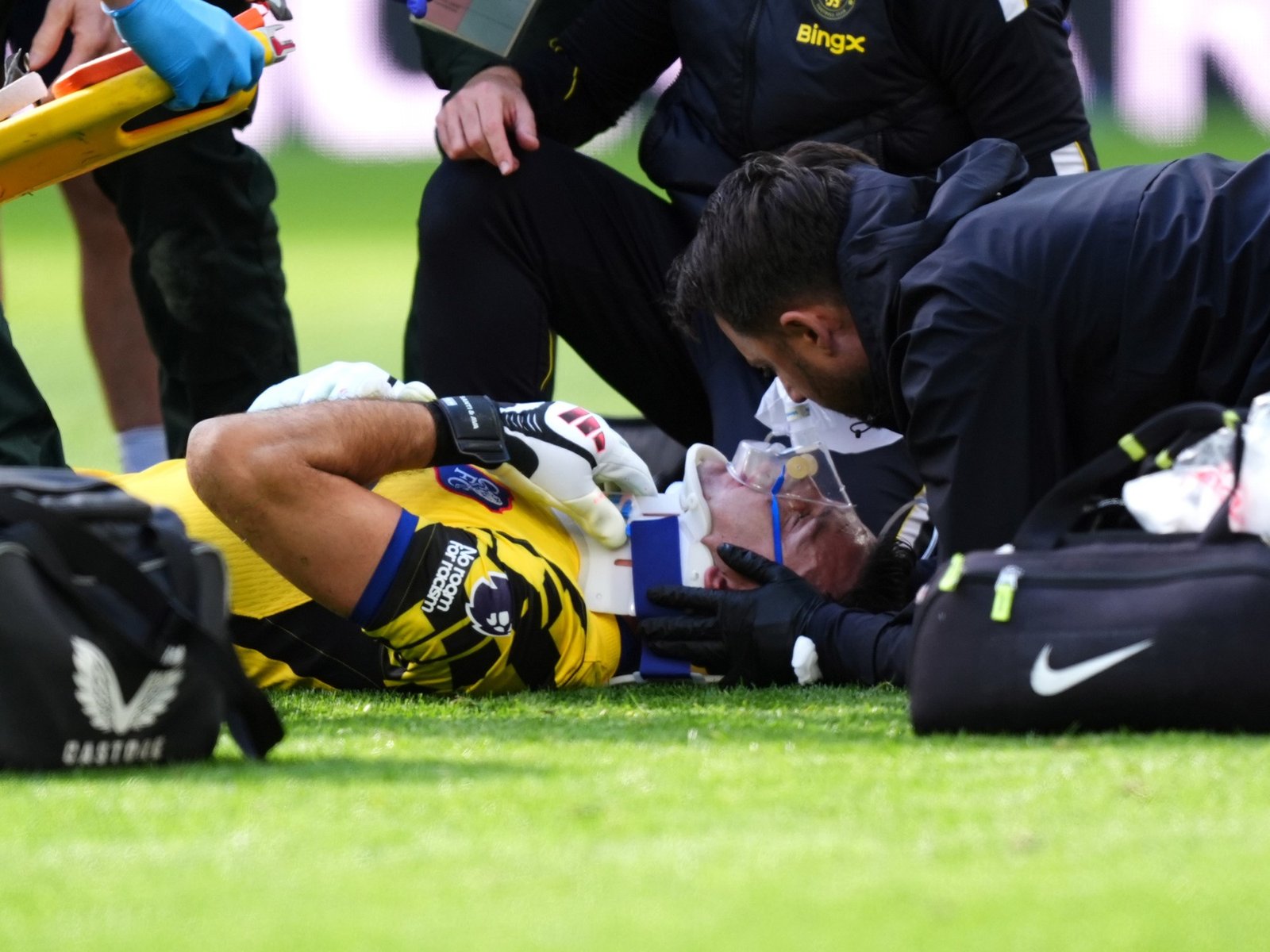 un fuerte choque lo mandó al hospital durante el partido entre Chelsea y Everton